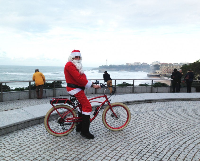 pere-noel-velo-pedego-biarritz